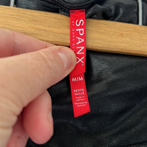 Spanx faux leather leggings PETITE medium - Picture 3 of 3